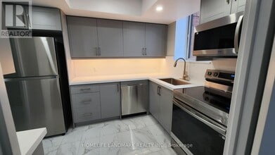 6 Humberline Dr in Toronto, ON - Building Photo - Building Photo