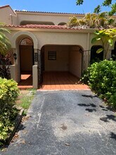 3926 Estepona Ave in Doral, FL - Building Photo - Building Photo