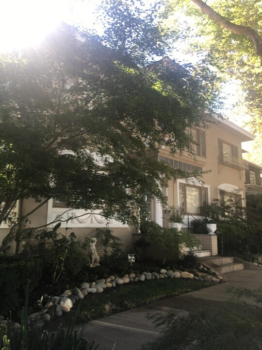 701 21st St, Unit B in Sacramento, CA - Building Photo