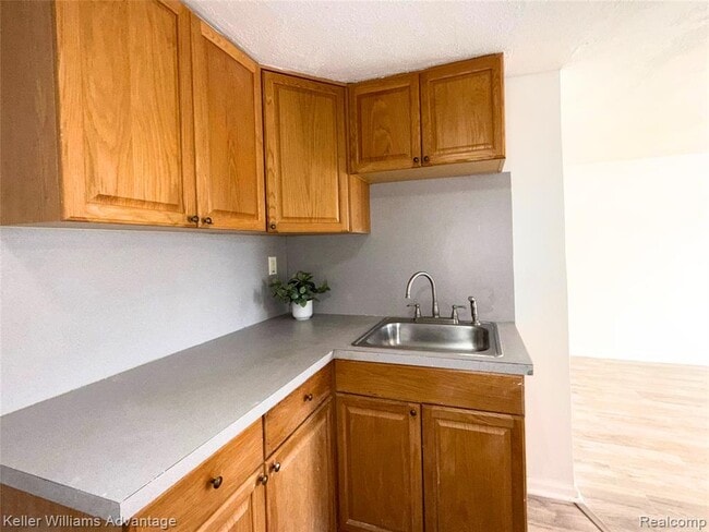 29222 Grand River Ave in Farmington Hills, MI - Building Photo - Building Photo