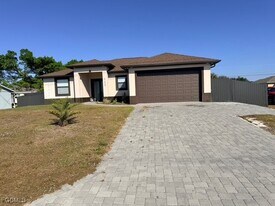 423 Kismet Pkwy E in Cape Coral, FL - Building Photo