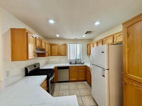 7301 Bindweed Rd in Las Vegas, NV - Building Photo - Building Photo