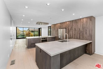 2714 Highland Ave in Santa Monica, CA - Building Photo - Building Photo