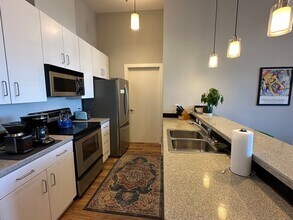 655 Crockett St in Seattle, WA - Building Photo - Building Photo