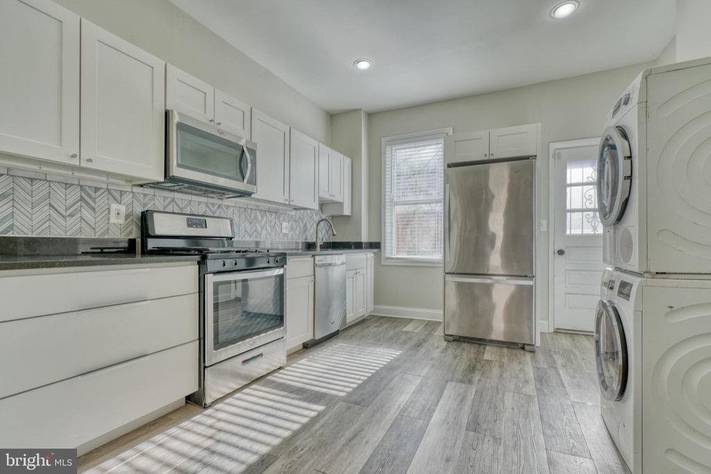 3413 Noble St in Baltimore, MD - Building Photo