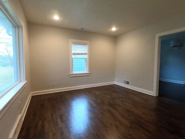 8331 Ward Pkwy in Kansas City, MO - Building Photo - Building Photo