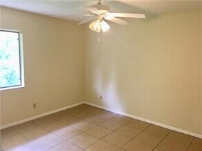 4627 Bayshore Dr-Unit -I8 in Naples, FL - Building Photo - Building Photo