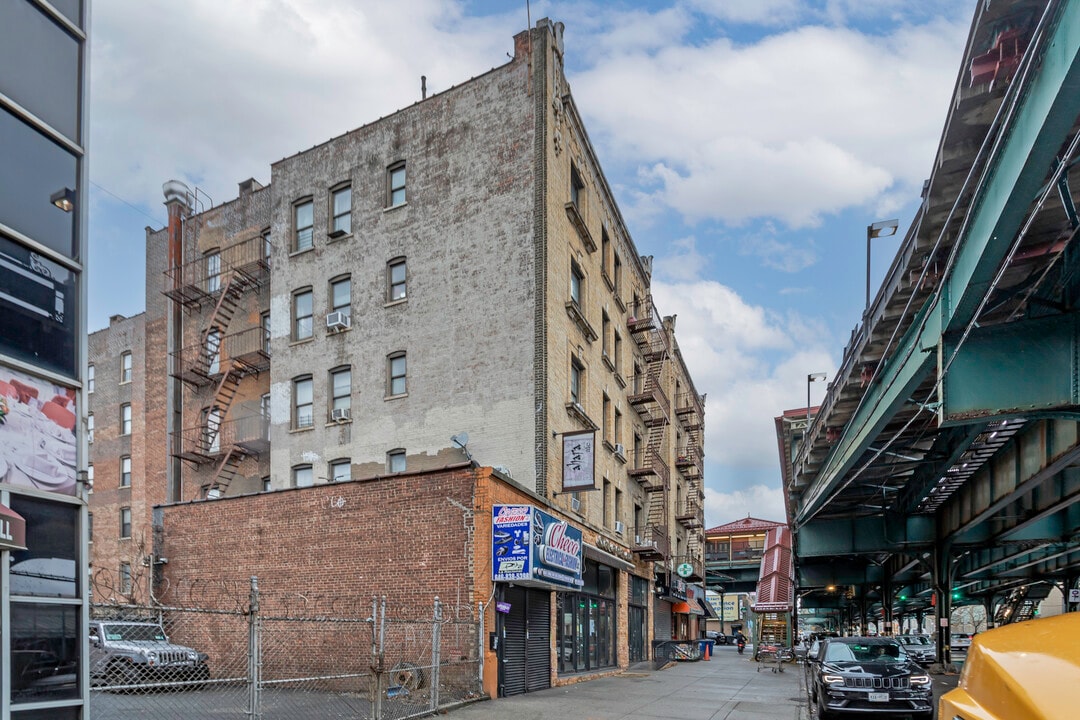 4026 10th Avenue in New York, NY - Building Photo