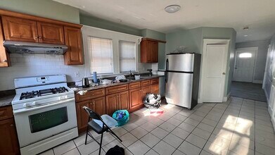 58 Agawam St in Revere, MA - Building Photo - Building Photo