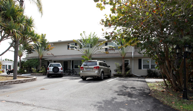 South Bridge Apartments in Sarasota, FL - Foto de edificio - Building Photo