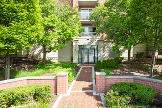 Clock Tower Pointe in Harwood Heights, IL - Building Photo - Building Photo