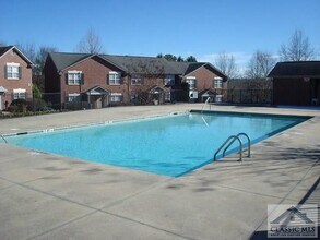 460 Barnett Shoals Rd, Unit E3 in Athens, GA - Building Photo - Building Photo