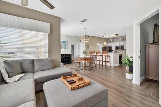 10764 70th Ave N in Seminole, FL - Foto de edificio - Building Photo