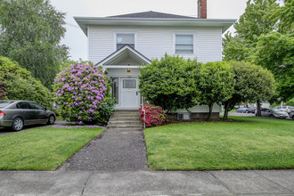 1910 NE Weidler St in Portland, OR - Building Photo - Building Photo