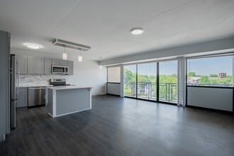 Rahway Plaza Apartments in Rahway, NJ - Building Photo - Building Photo