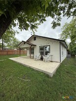 1428 Lee St in New Braunfels, TX - Building Photo