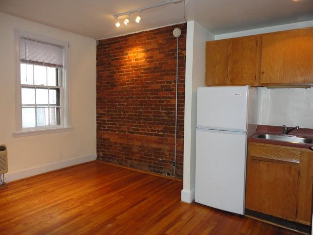 305 S Iseminger St, Unit 3 in Philadelphia, PA - Building Photo