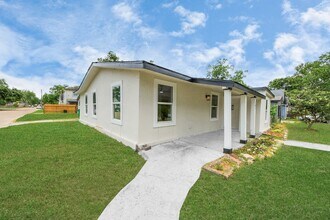 501 Schilling Ave in Baytown, TX - Building Photo - Building Photo