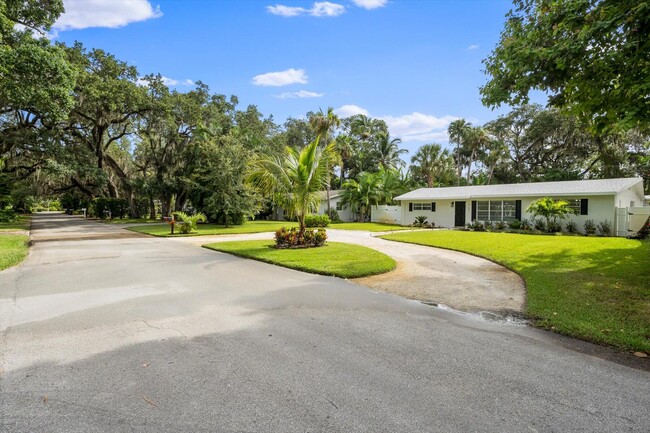 2706 10th Ave in Vero Beach, FL - Building Photo - Building Photo
