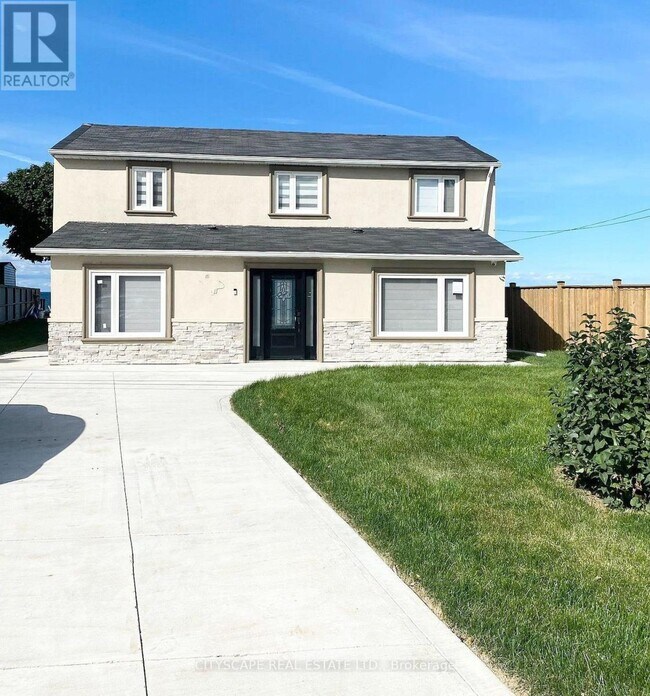 48 Seabreeze Crescent in Hamilton, ON - Building Photo - Building Photo