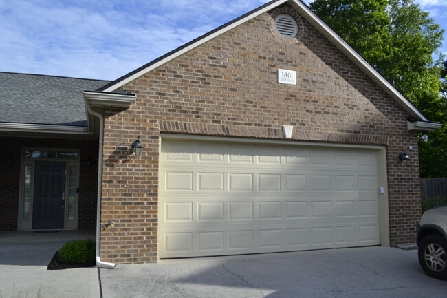 property at 1601 Silver Oak Ln
