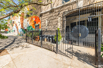 93 Lexington Ave in Brooklyn, NY - Foto de edificio - Building Photo