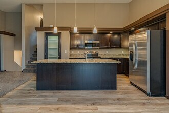 3717 McKenzie Dr SE in Mandan, ND - Foto de edificio - Building Photo