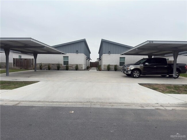 property at 10 Playa Dr