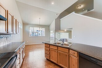 1845 Sunset Vista Dr in Windsor, CO - Foto de edificio - Building Photo