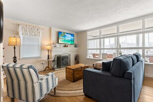 12 Harris Ave in Hampton, NH - Building Photo