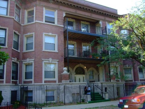 Boulevard apartments in Chicago, IL - Building Photo