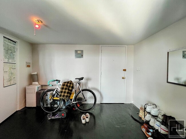 248 McKibbin St in Brooklyn, NY - Foto de edificio - Building Photo