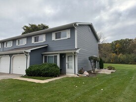 34114 N White Oak Ln in Gurnee, IL - Building Photo