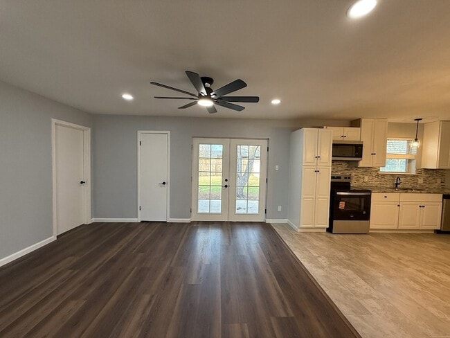 6101 Melody Ln in Watauga, TX - Building Photo - Building Photo