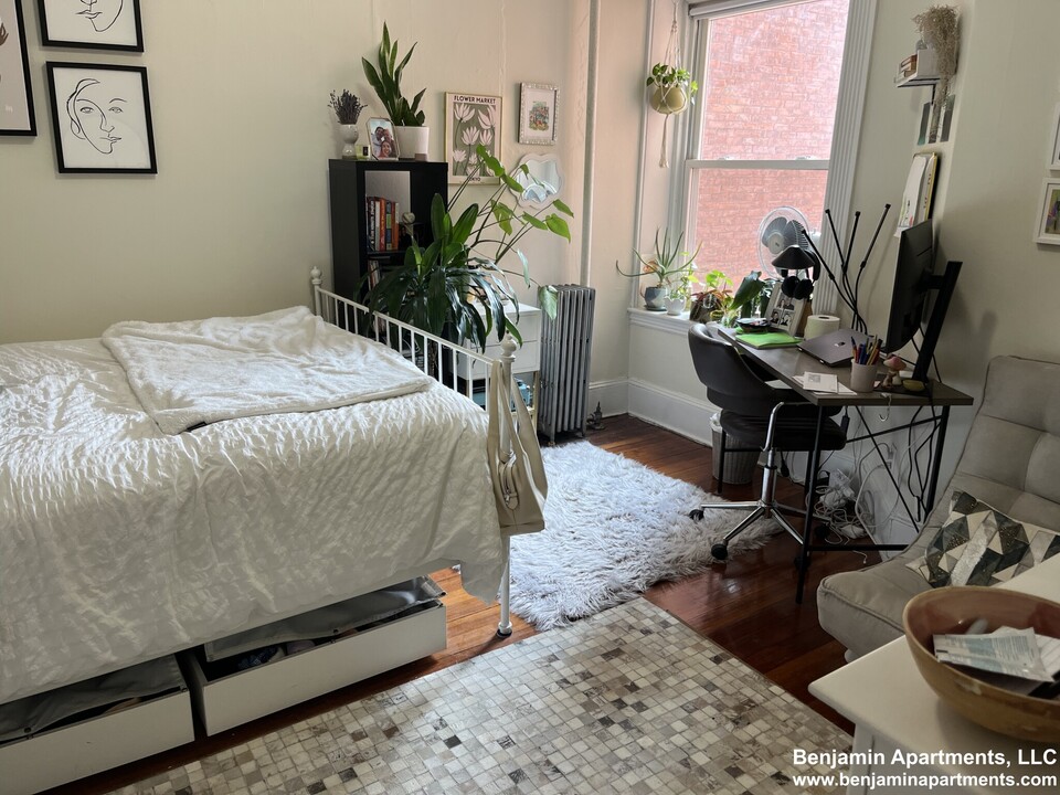 1595 Beacon St, Unit 4 in Brookline, MA - Foto de edificio