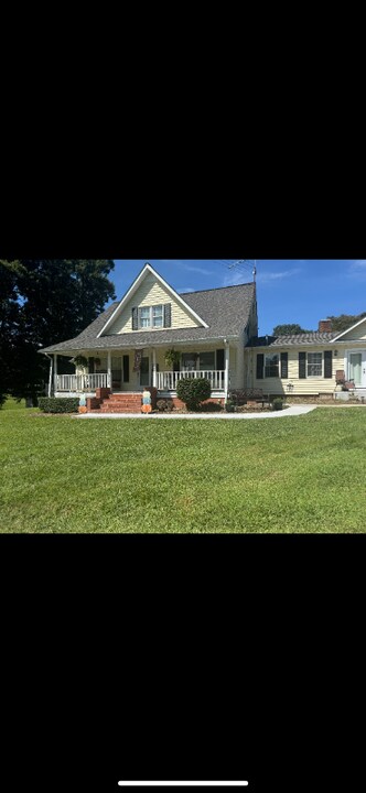 5021 Speedway Rd in North Wilkesboro, NC - Building Photo