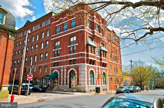 825 N 29th St-Unit -3F in Philadelphia, PA - Building Photo - Building Photo