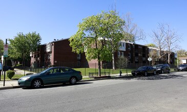 Second Northwest Co-Op Homes in Washington, DC - Foto de edificio - Building Photo