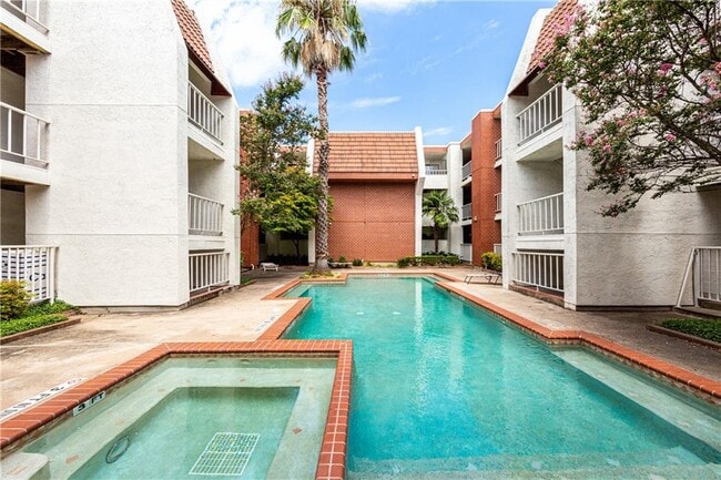 3115 Helms St, Unit 302 in Austin, TX - Building Photo - Building Photo