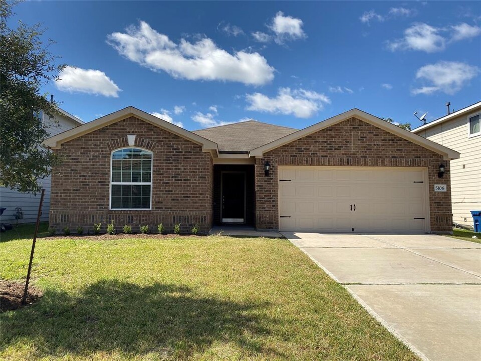 5106 Oak Briar Ln in Rosenberg, TX - Building Photo