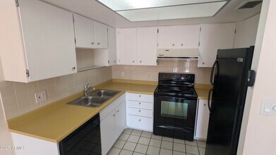 7930 E Camelback Rd in Scottsdale, AZ - Building Photo - Building Photo