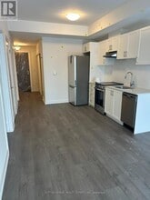 715 Davis Dr in Newmarket, ON - Building Photo - Building Photo