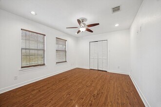 708 E 32nd St in Houston, TX - Foto de edificio - Building Photo