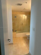 90 SW 3rd St, Unit 2111 in Miami, FL - Building Photo - Building Photo