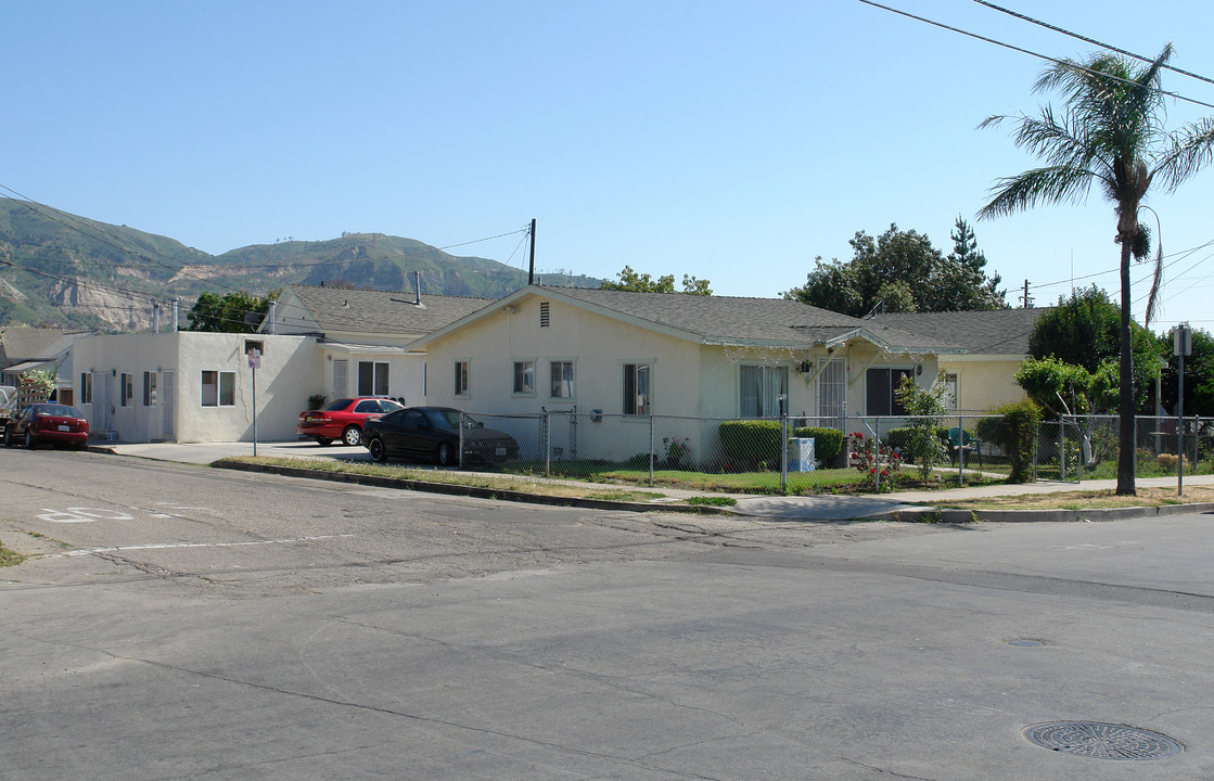 1020 E Ventura St in Santa Paula, CA - Foto de edificio