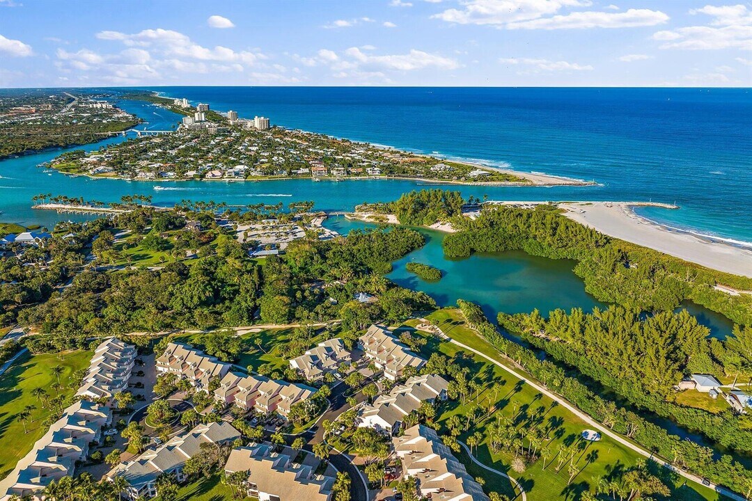 2505 Fairway Dr N in Jupiter, FL - Building Photo