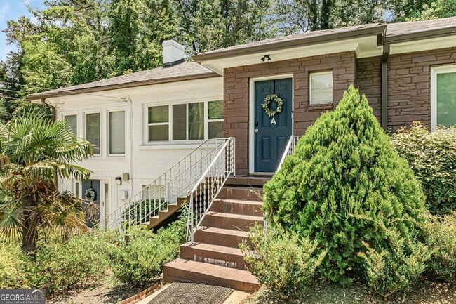 2100 Cascade Rd in Atlanta, GA - Building Photo - Building Photo