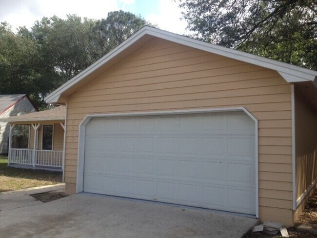 6415 Sable Woods Dr E in Jacksonville, FL - Building Photo - Building Photo