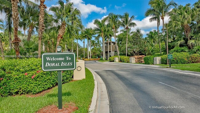 6317 NW 113th Pl in Doral, FL - Building Photo - Building Photo