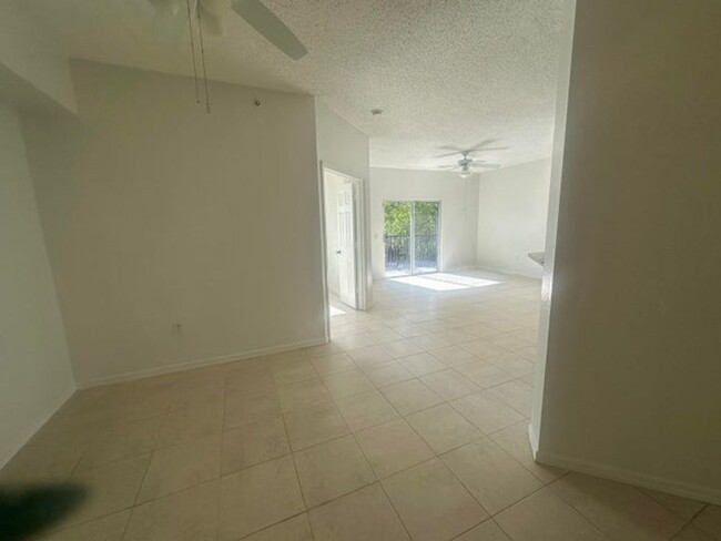 330 Crestwood Cir in Royal Palm Beach, FL - Building Photo - Building Photo